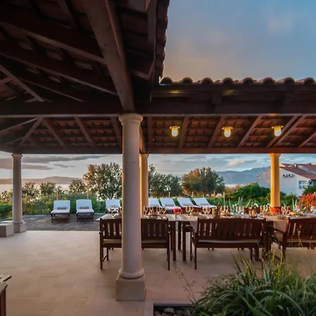 Luxury Seafront Mediterranean On Brac With Pool *