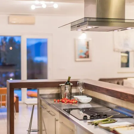 Luxury Seafront Mediterranean On Brac With Pool Mirce