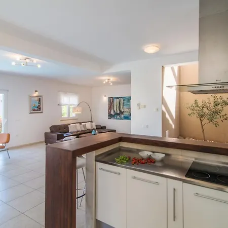 Luxury Seafront Mediterranean On Brac With Pool