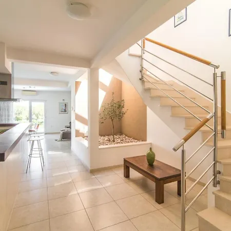 Luxury Seafront Mediterranean On Brac With Pool