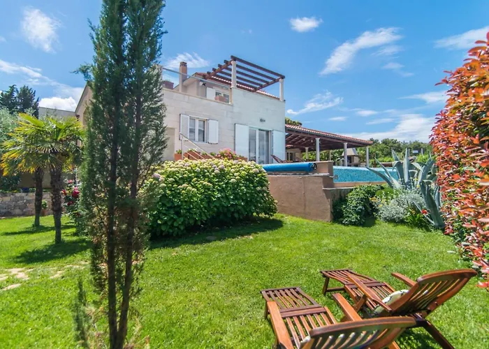 Luxury Seafront Mediterranean With Pool Mirce
