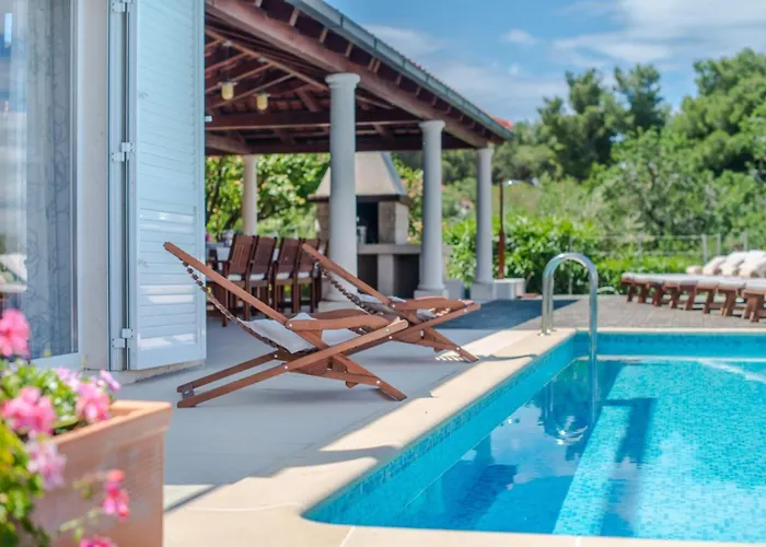 Luxury Seafront Mediterranean With Pool فيلة *