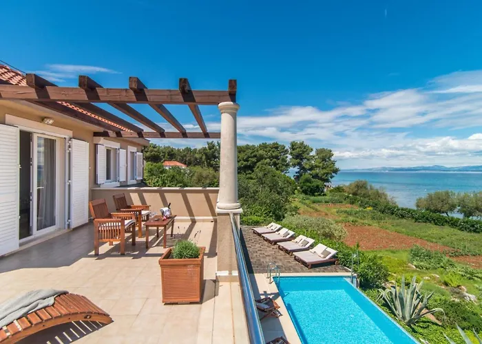 Luxury Seafront Mediterranean With Pool فيلة Mirce