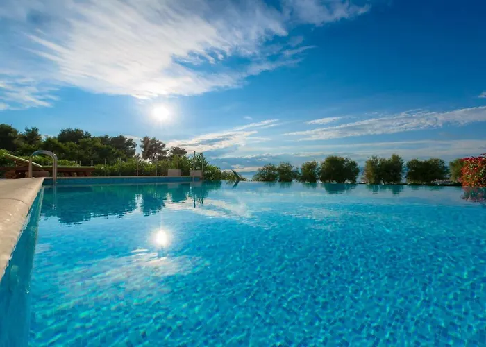 فيلة Luxury Seafront Mediterranean With Pool *