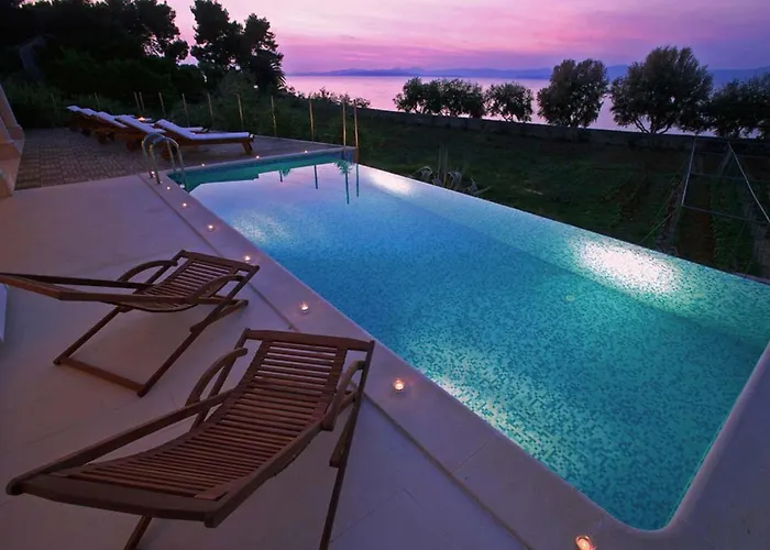 فيلة Luxury Seafront Mediterranean With Pool *
