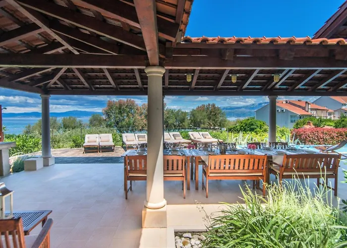 Luxury Seafront Mediterranean With Pool *