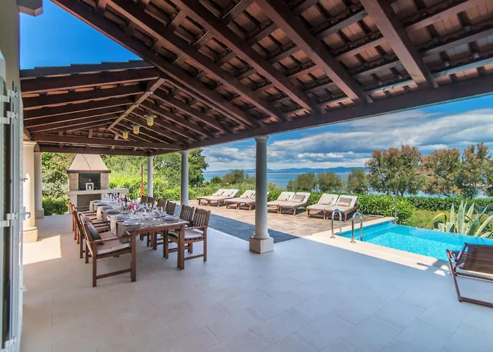 فيلة Luxury Seafront Mediterranean With Pool *