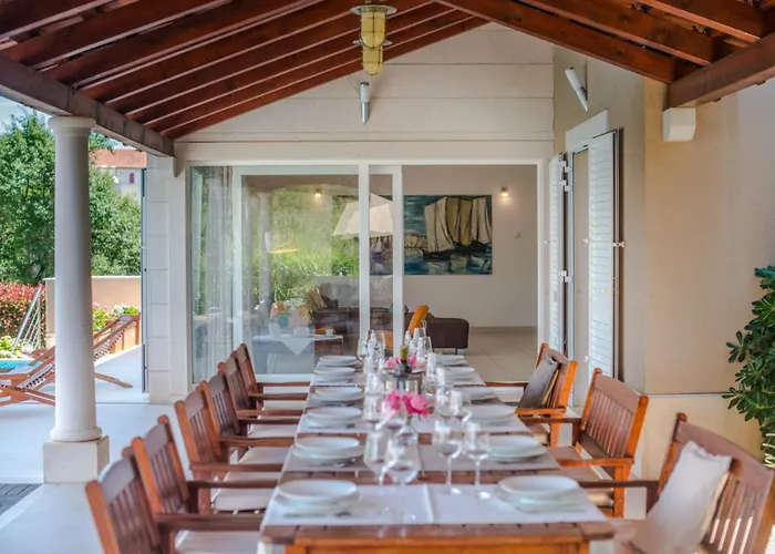 فيلة Luxury Seafront Mediterranean With Pool *