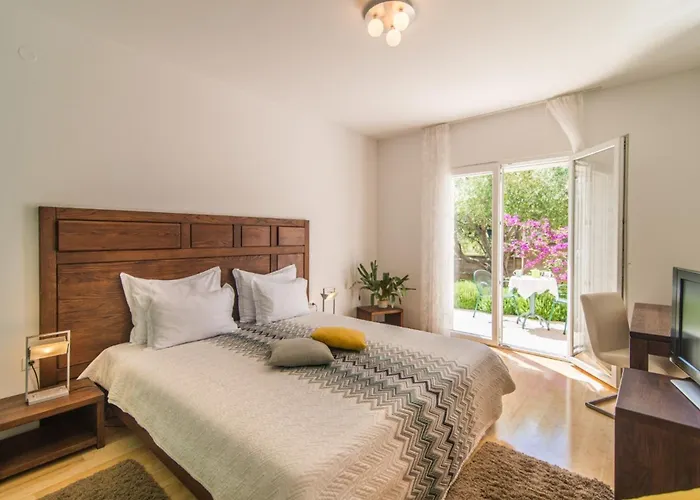 فيلة Luxury Seafront Mediterranean With Pool Mirce