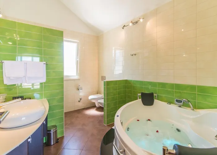 Luxury Seafront Mediterranean With Pool Mirce